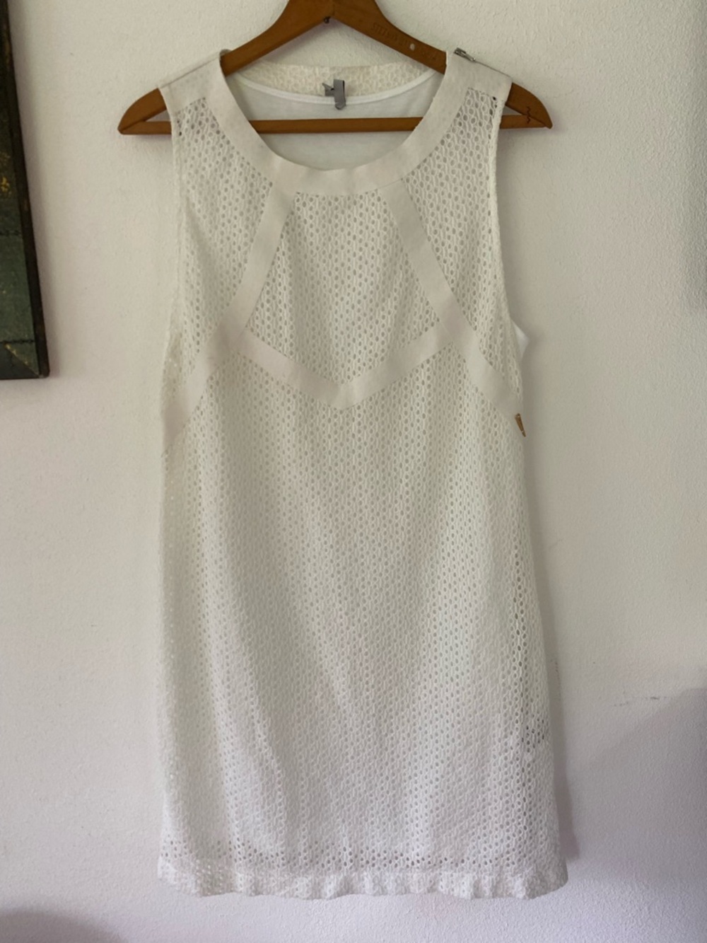Cop copine Sleeveless White Eyelet Shift Dress - Classic Summer Style